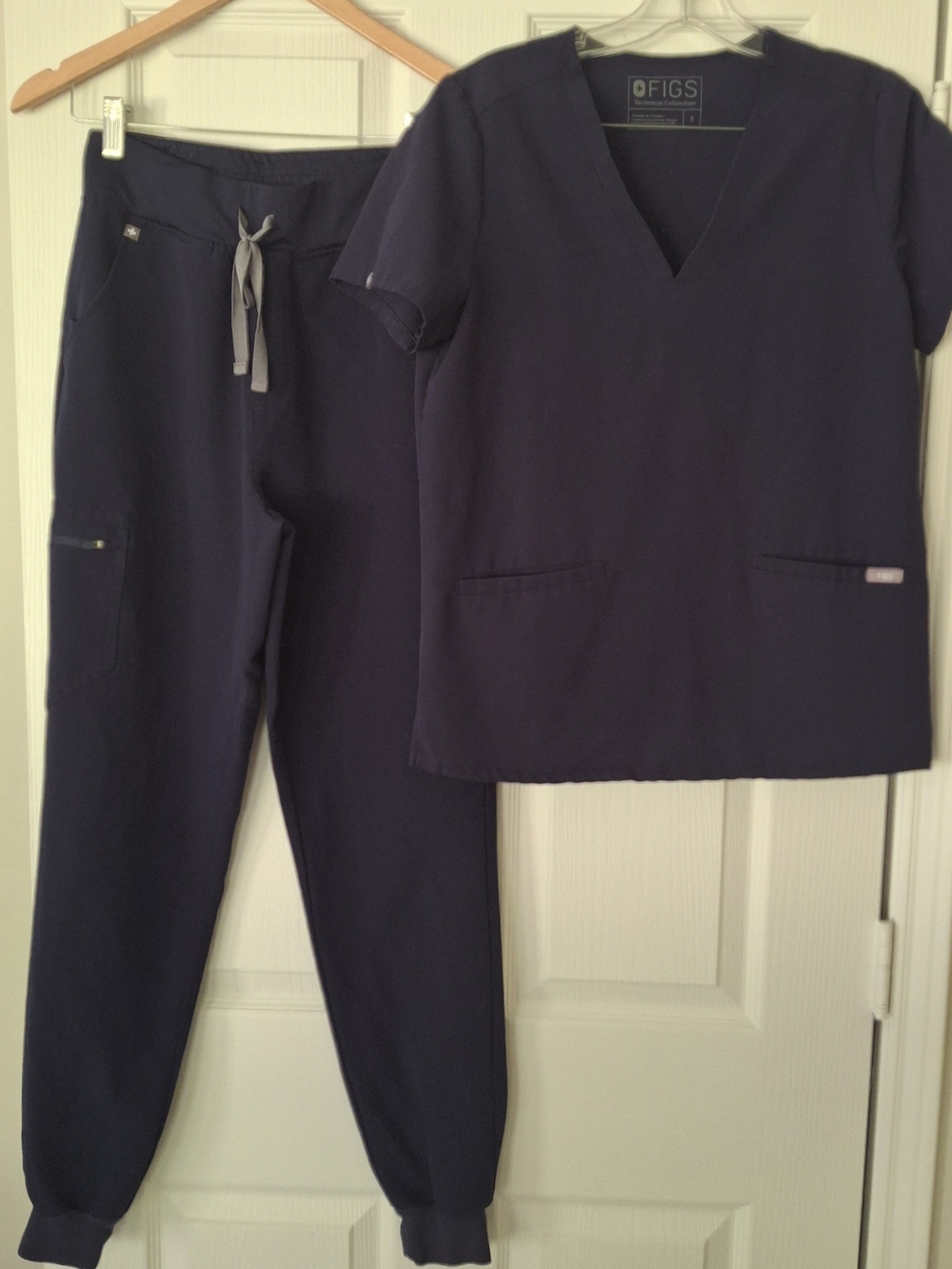 FIGS Navy Women's Scrub Top and Jogger Pants Set